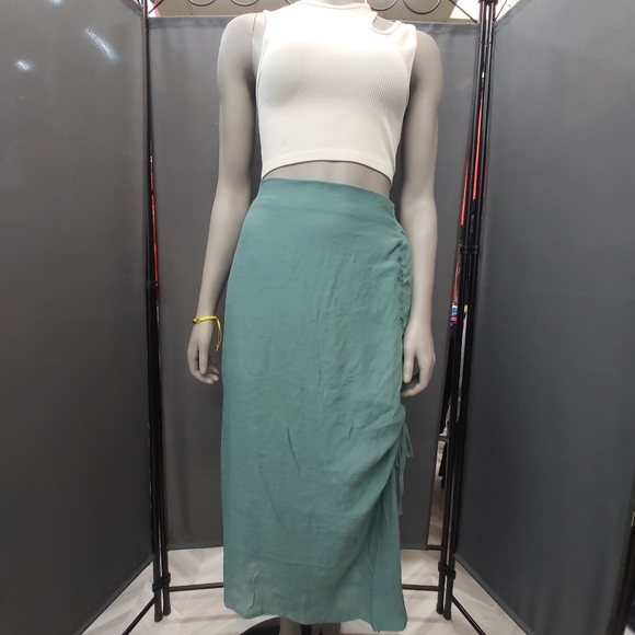 💢SOLD💢Forever 21 Sage skirt - Picture 11 of 14